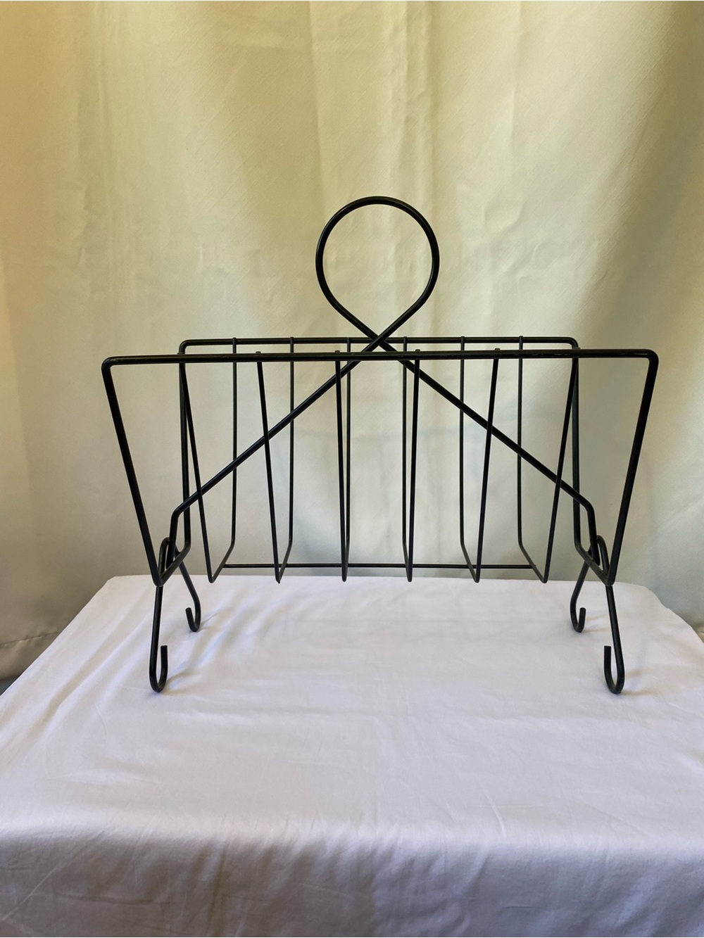 Vintage Mid Century Modern Black Metal Wire Magazine Vinyl Record Holder Retro